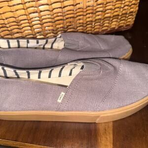 Men’s Toms Slip On Shoes Size 11 Like new
